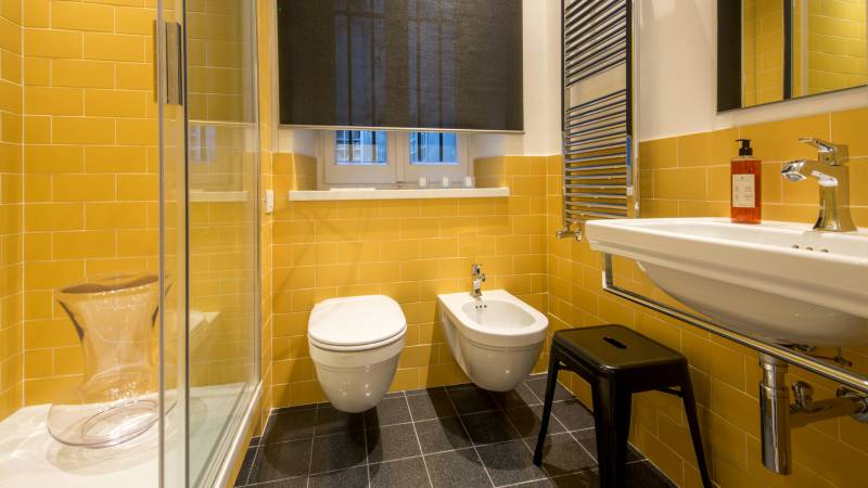 Belli-36-Rooms-Roma-bathroom