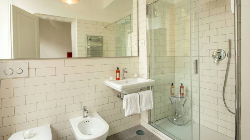 Belli-36-Rooms-Roma-bagno-doccia-1